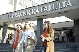 Akreditace skončila v červenci a o novou zapomněli požádat. Akreditace skončila v červenci a o novou zapomněli požádat.