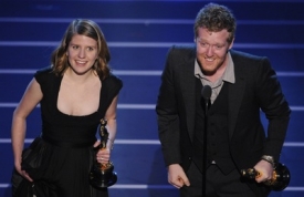Markéta Irglová a Glen Hansard s Oscarem v ruce