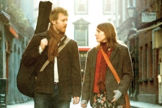 Česká zpěvačka Markéta Irglová a irský hudebník Glen Hansard.