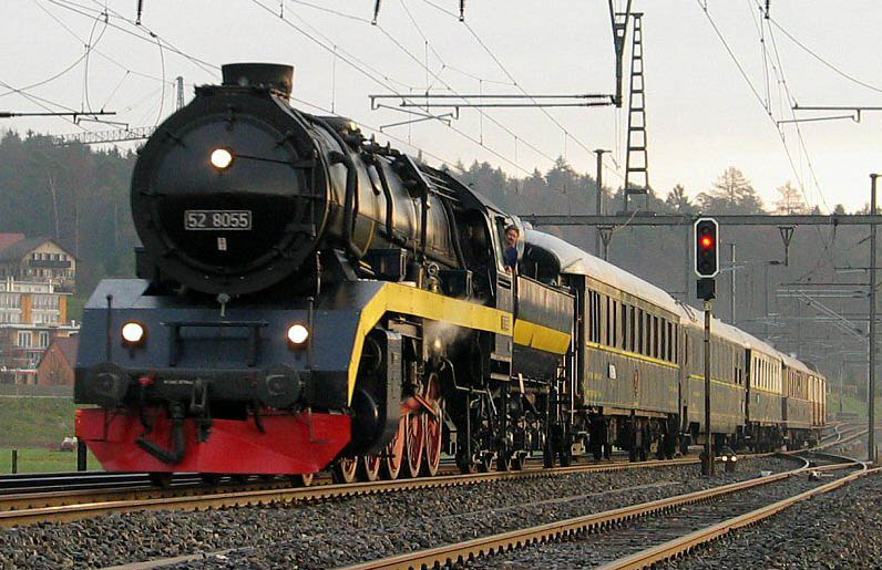 Na zpožděný Orient Express čekaly desítky fanoušků. (Ilustrační foto)