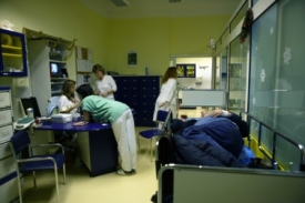 Muž si prodloužil nemocenskou od lékaře, teď půjde před soud.