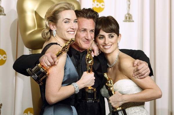 Ocenění herci Kate Winsletová, Sean Penn a Penelope Cruzová.