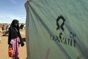 Mezi vypovězené humanitární organizace patří i britský Oxfam.