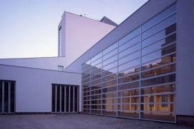 Součástí centra je osm exteriérových a interiérových prostor. Součástí centra je osm exteriérových a interiérových prostor.