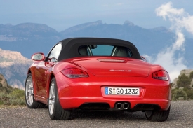 Faceliftovaný Boxster s plátěnou střechou má 255 koní.