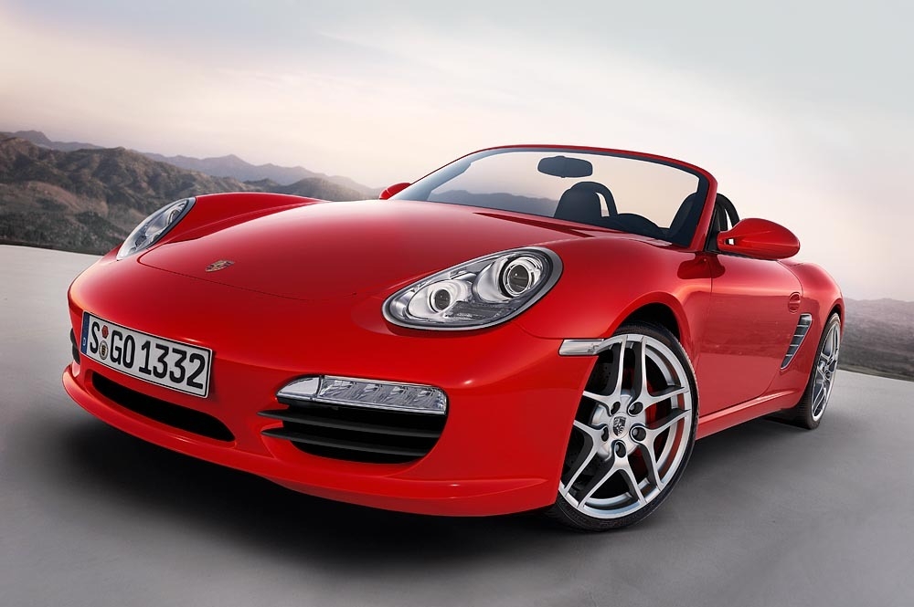 Boxster od Caymanu odlišují například přístupy vzduchu v nárazníku.