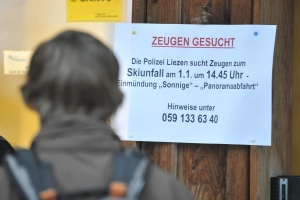 Policie p&aacute;tr&aacute; pomoc&iacute; vylepen&yacute;ch plak&aacute;tů po očit&yacute;ch svědc&iacute;ch nehody.