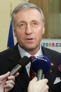 Česk&yacute; premi&eacute;r Topol&aacute;nek nem&aacute; s Francouzi lehk&eacute; poř&iacute;zen&iacute;.