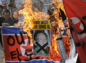 Jihokorejci protestuj&iacute; proti sousedn&iacute;mu komunistick&eacute;mu režimu.