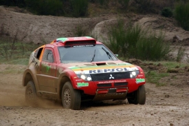 Se sériovým autem nemá mnoho společného ani závodní Mitsubishi Pajero.