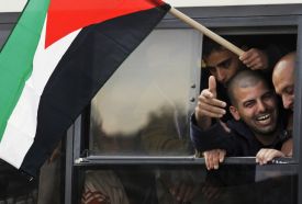 Propuštění Palestinci směřují na Západní břeh (2)