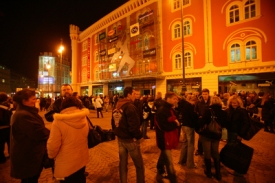 Obchodní centrum Palladium během požáru ve středu večer.