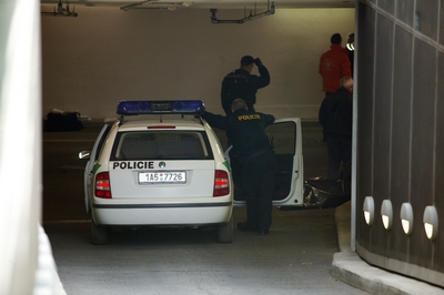 Prchající postřelený muž spáchal sebevraždu.