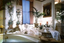 Pokoj v hotelu Plaza.