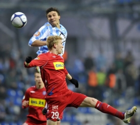 Michal Papdopulos (v modr&eacute;m) měl hodně &scaron;anc&iacute;.