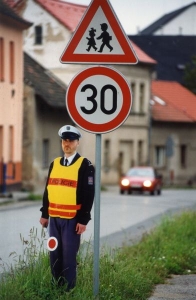 Na bezpečnost dětí u škol budou dohlížet i papíroví policisté.