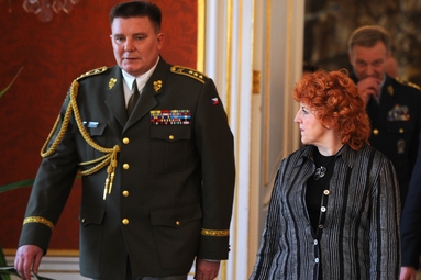 Vlasta Parkanová a generálporučík František Hrabal.