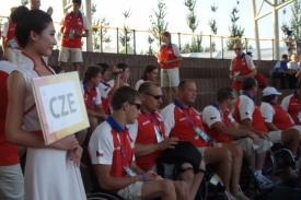 Přivítání sportovců v olympijské vesnici.