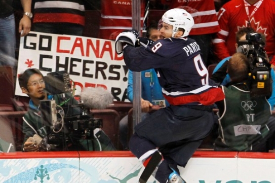 Zach Parise šokoval Kanadu. Ta se ale nakonec probrala. Zach Parise šokoval Kanadu. Ta se ale nakonec probrala.
