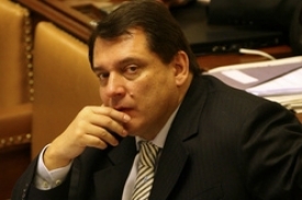 Zklamaný šéf socialistů Jiří Paroubek