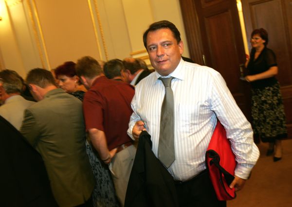 Jiří Paroubek může být spokojený. Kauza Morava půjde před komisi.