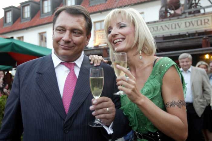 Manželé Paroubkovi při nedávné oslavě narozenin šéfa ČSSD.