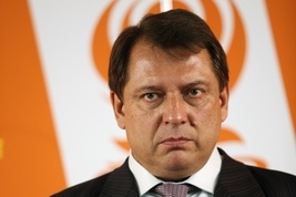 Jiří Paroubek odvádí pozornost od vraždy Kočky ml. a hrozí vládě.