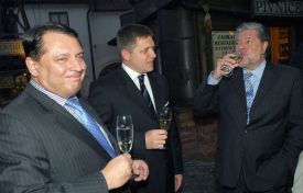 Zleva předseda ČSSD Jiří Paroubek, slovenský premiér a šéf strany Směr