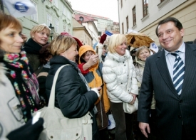 Jiří Paroubek vystoupal v oblibě na třetí místo.