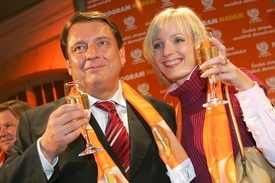 Šéfovi ČSSD se po volebním triumfu otevírají další dveře.
