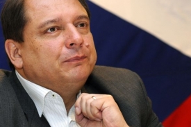 Jiřímu Paroubkovi se nelíbí Wolfovo tvrzení o vydírání.
