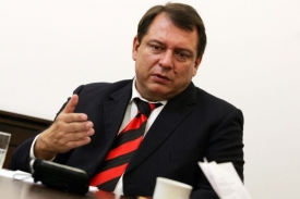 Šéf ČSSD Jiří Paroubek vyzval premiéra k televiznímu duelu.