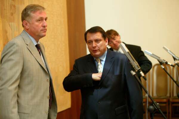 Jiří Paroubek chce využít spory zelených a shodit Topolánkovu vládu.