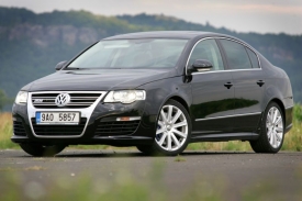 Volkswagen Passat R36 má 299 koní.