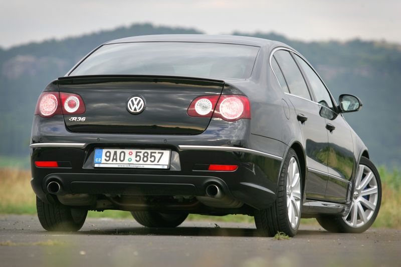 Na stovku R36 akceleruje za 5,6 sekundy.
