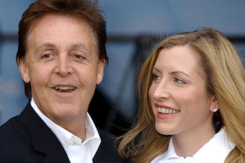 Zpěvák Paul McCartney s modelkou Heather Millsovou 
