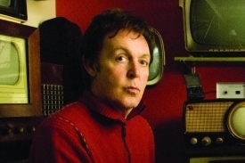 Paul McCartney prý chodí s dopravačkou