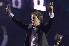 Paul McCartney z&iacute;skal oceněn&iacute; pro největ&scaron;&iacute; legendu popul&aacute;rn&iacute; hudby.