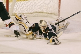 Český brankář Atlanty Thrashers Ondřej Pavelec