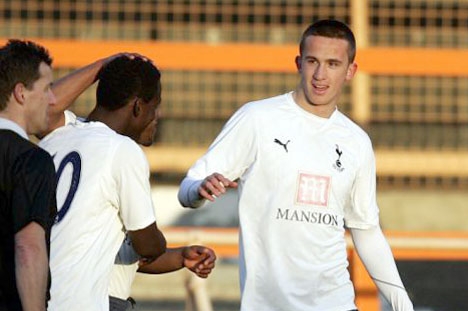 Tomáš Pekhart v dresu rezervy Tottenhamu. Tomáš Pekhart v dresu rezervy Tottenhamu.