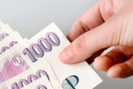 Odměny realitních kanceláří za prodej nových bytů prý znovu stoupají. Odměny realitních kanceláří za prodej nových bytů prý znovu stoupají.