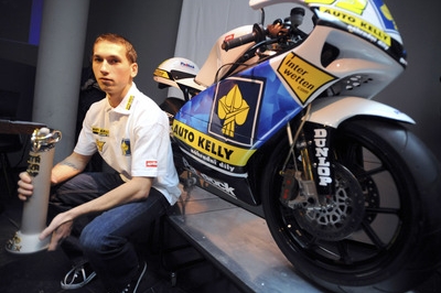 Motocyklový závodník Lukáš Pešek představil svou novou Aprilii RSW 25.