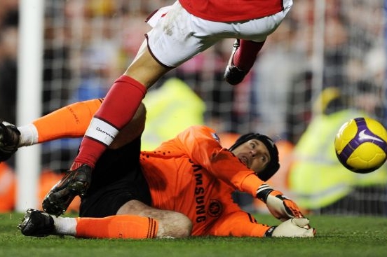 Brankář Petr Čech v akci. Brankář Petr Čech v akci.
