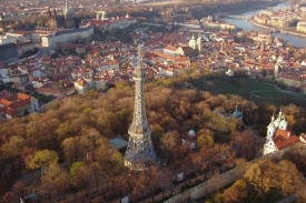 Petřínskou rozhlednu navštívilo letos více než 186 tisíc lidí.