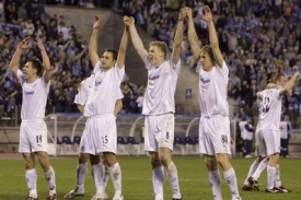 Hráči Petrohradu slaví postup do finále Poháru UEFA.