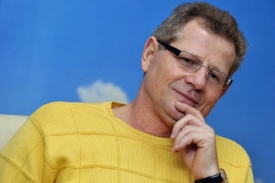 Bývalý fotbalový trenér Vlastimil Petržela.