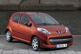 Peugeot 107 má nyní obrovský nasávací otvor v nárazníku.