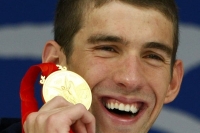 Fenomén. Phelps získal osmou zlatou. Poprvé v historii.