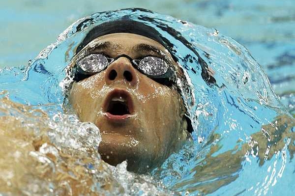 Americký plavec Michael Phelps chce osm zlatých medailí. První už má.