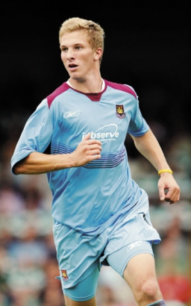 Petr Mikolanda v dresu West Hamu United.